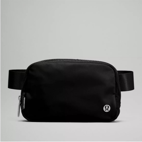 lululemon belt bag Black Crossbody Bag 1L NEW Fanny pack purse compact - Picture 3 of 6
